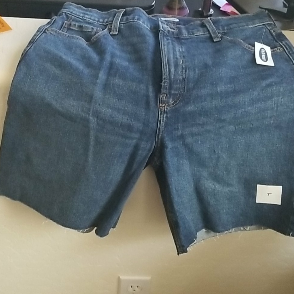 Old Navy cutoff shorts. Size 10. NWT!